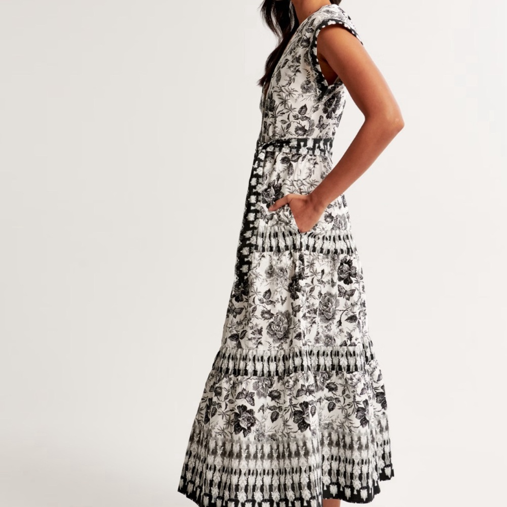 NWOT Abercrombie and Fitch Toe Maxi dress